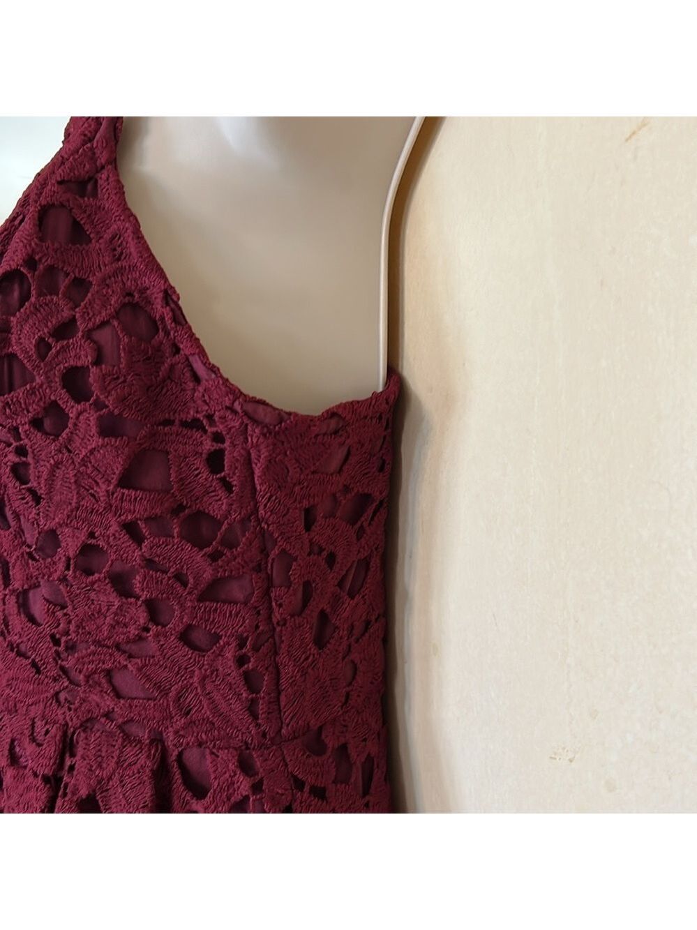 ASTR the Label cranberry lace spaghetti strap tea length dress size S - Picture 12 of 14